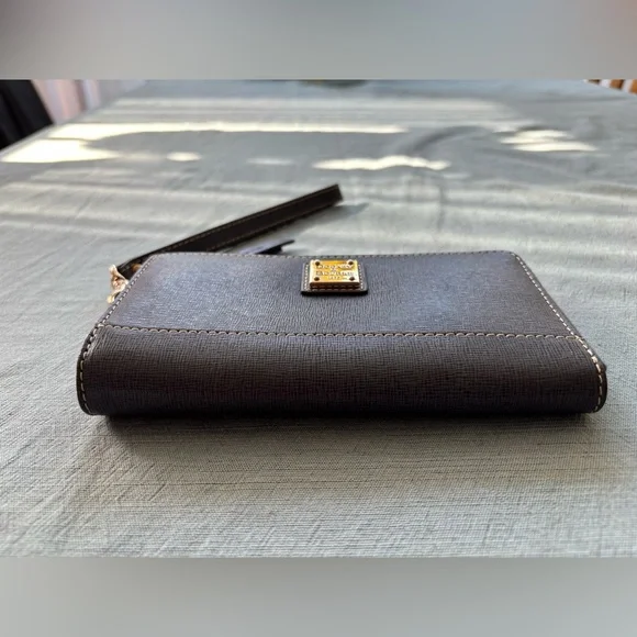 NWOT Dooney & Bourke Gray Wallet Wristlet with Gold Hardware New without tags - Picture 3 of 9